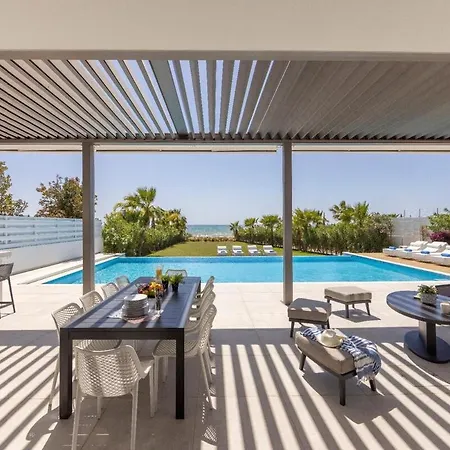 Jojo Seafront Villa