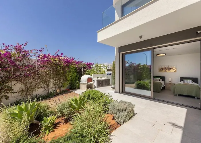 Jojo Seafront Ayia Napa