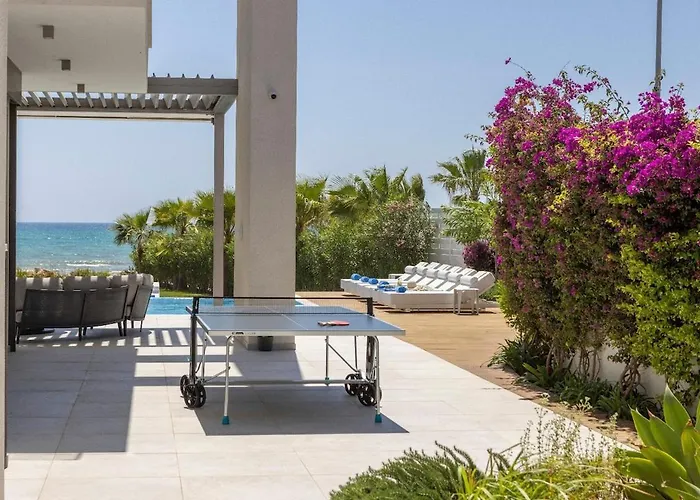 Jojo Seafront Villa *