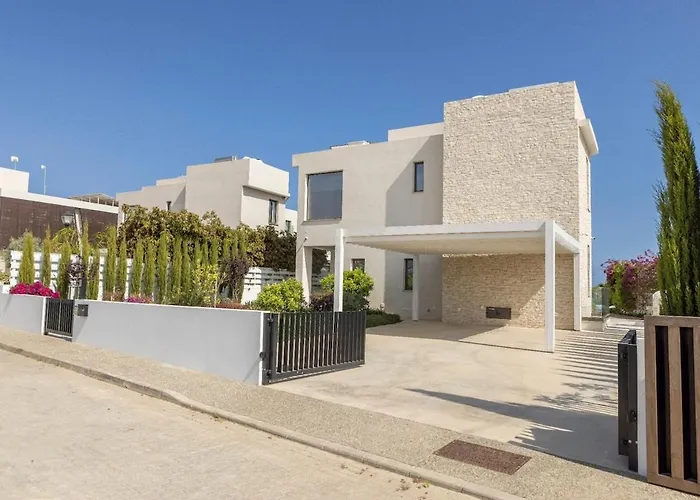 Jojo Seafront * Ayia Napa