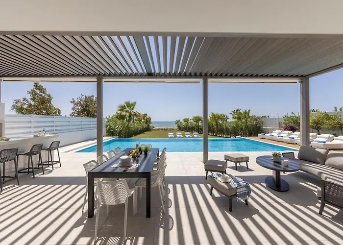 Jojo Seafront Villa *