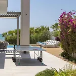 Jojo Seafront Villa *