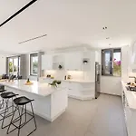 Jojo Seafront Villa