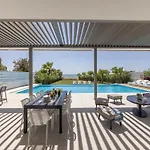 Jojo Seafront Villa *
