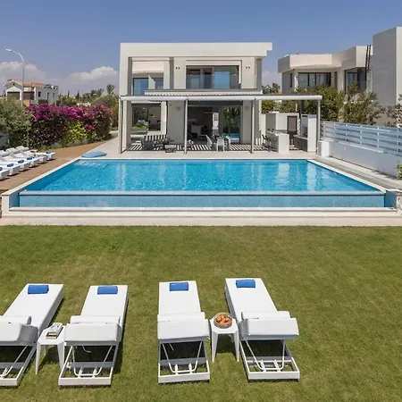 Jojo Seafront Vila Ayia Napa