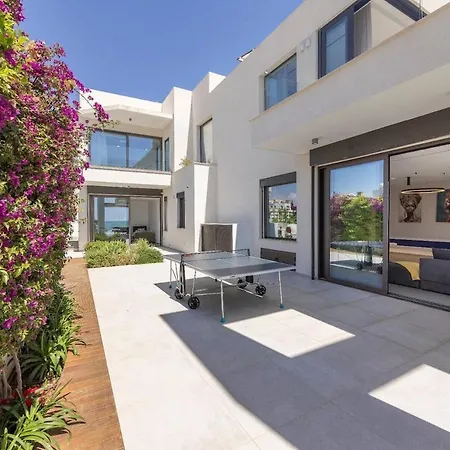 Jojo Seafront Villa