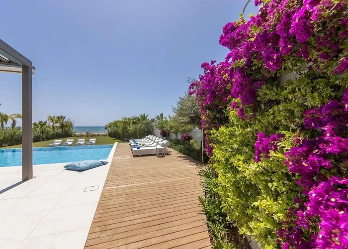 Jojo Seafront Villa *