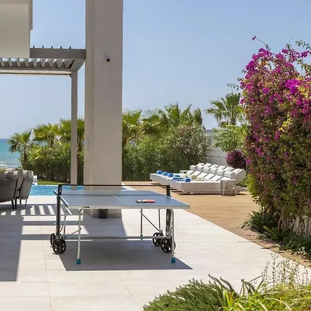 Jojo Seafront Villa *