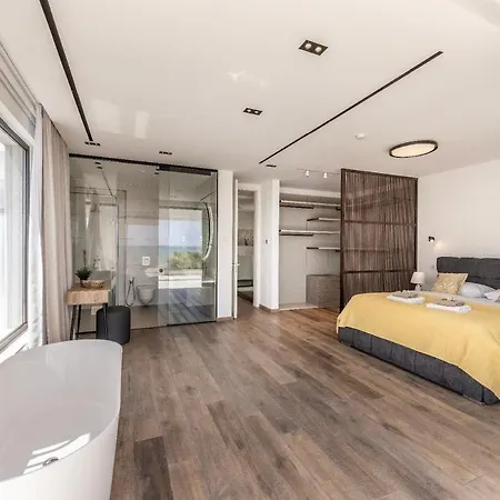 Jojo Seafront Villa *