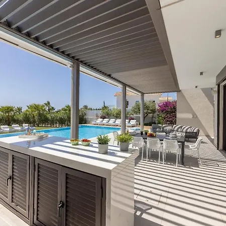 Jojo Seafront * Ayia Napa