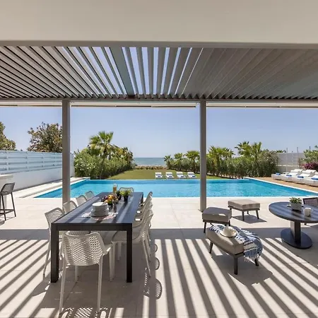 Jojo Seafront Villa *