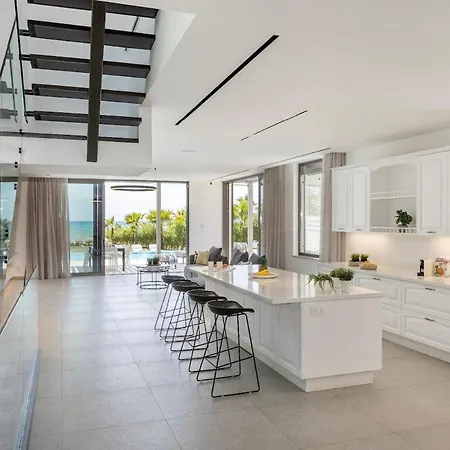 Villa Jojo Seafront *