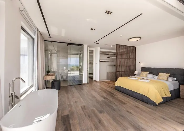 Jojo Seafront Villa *