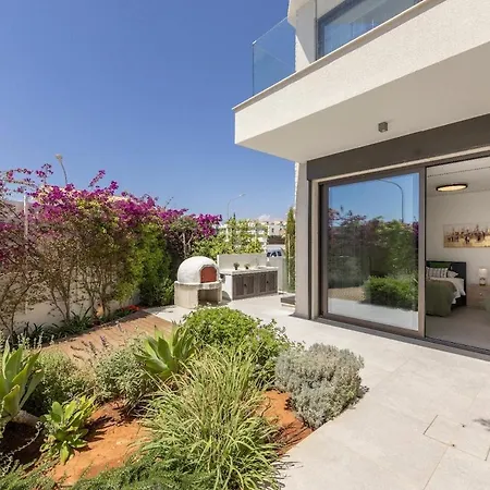 Jojo Seafront Айя-Напа