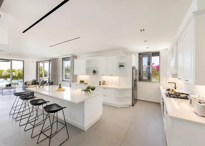 Jojo Seafront Вилла