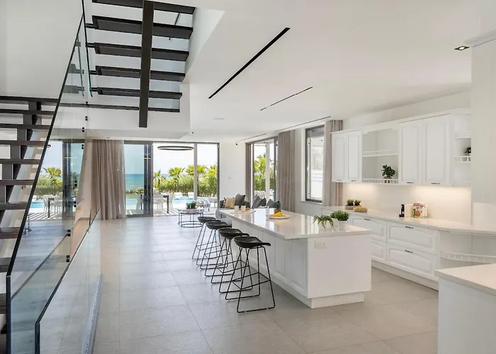 Вилла Jojo Seafront *